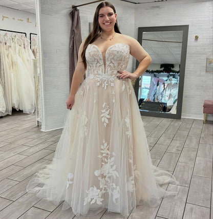 Plus Size Tulle Lace Appliqued Boho Wedding Dresses for Bride A Line Wedding Gowns HE1447