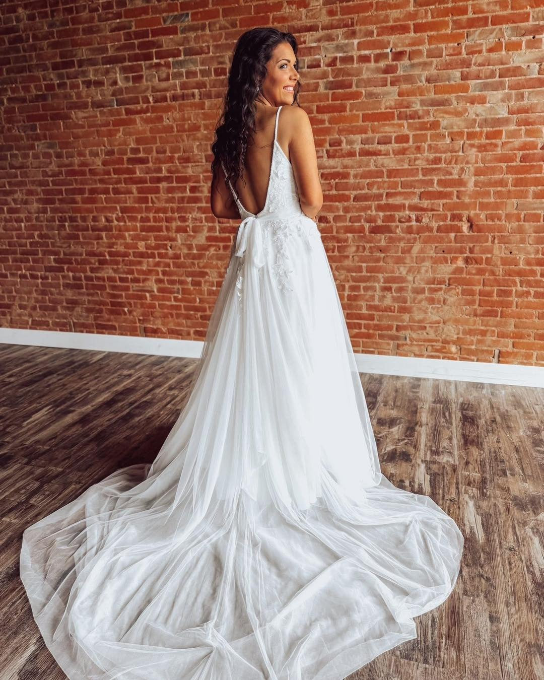 A Line Beach Tulle Wedding Dresses Lace Appliqued Boho Wedding Gowns for Bride HE1426
